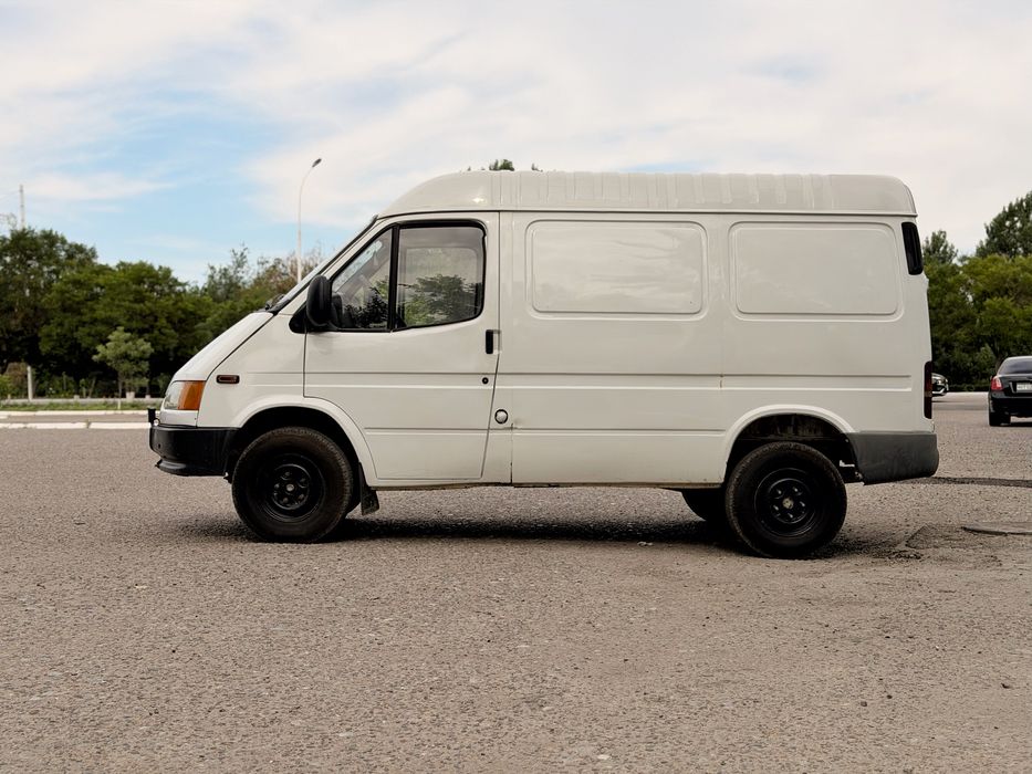 Ford Transit  sotiladi