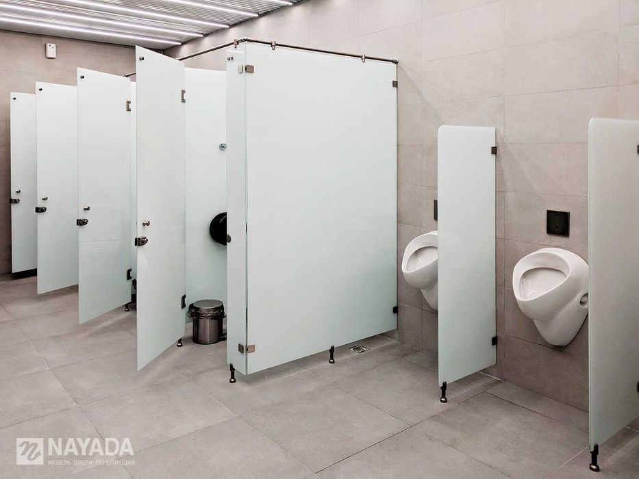 Установка перегородок для туалетов и душевых комнат