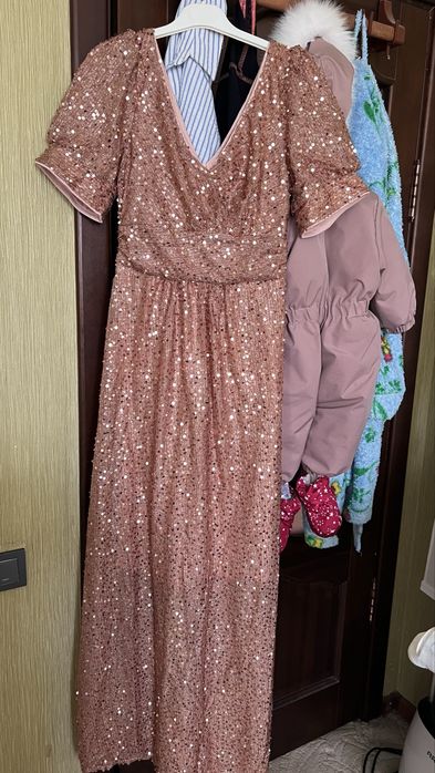 Новое платье, ни раз не одевала