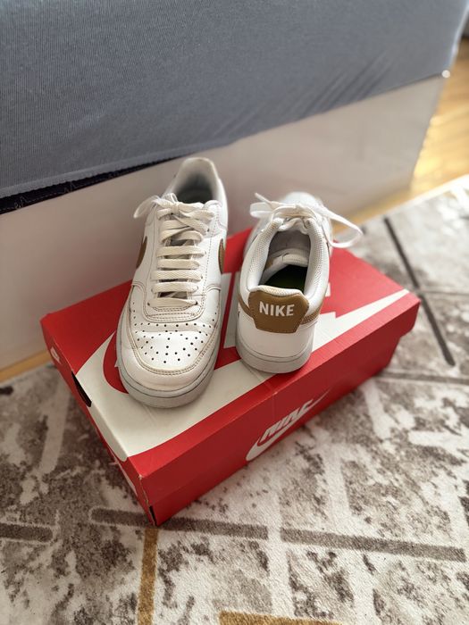 Маратонки на NIKE