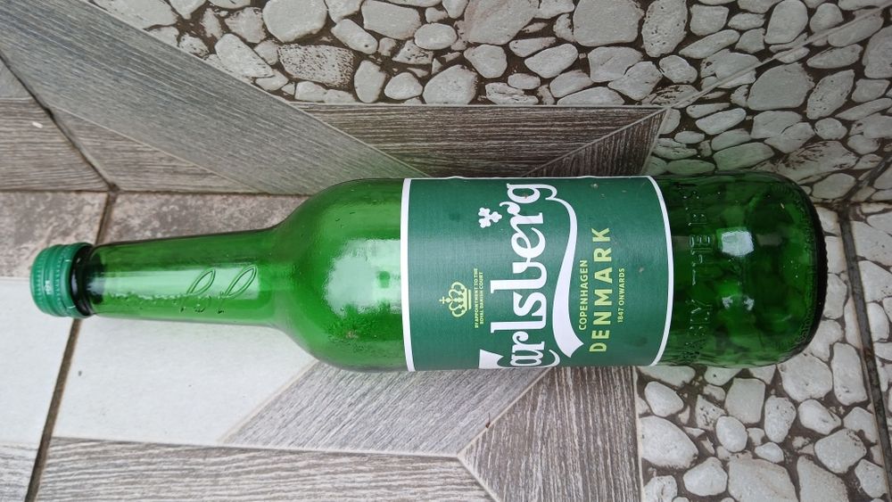 Sticle de 2 L si de 660 ml .