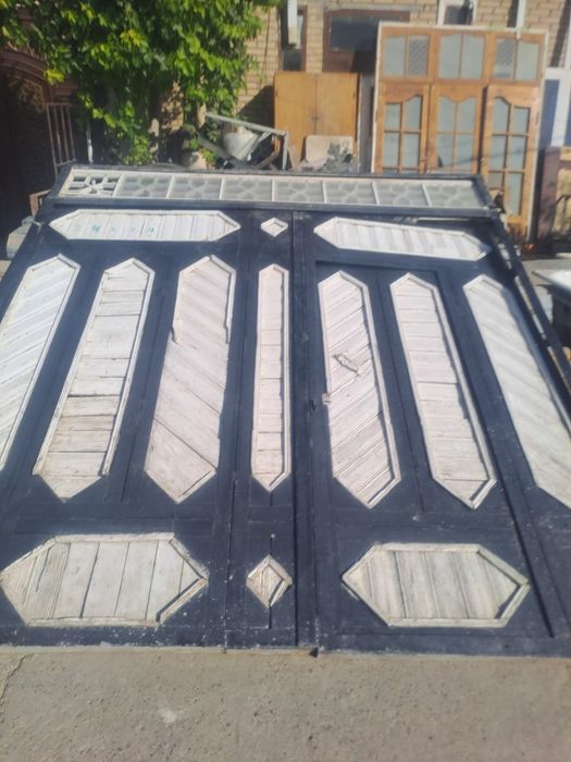 Дарвоза сотилади.