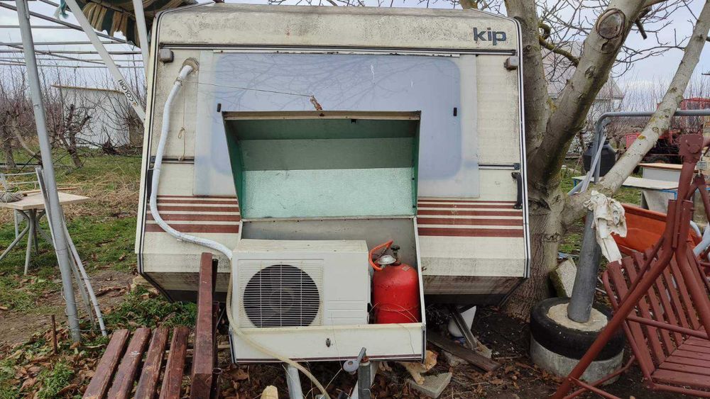 Каравана KIP 4 места 4.3м | Климатик | Солар | Хладилник | Без течове