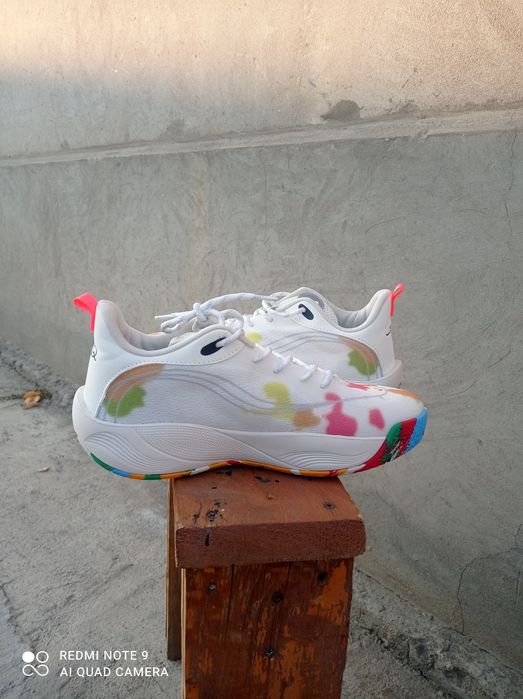 Новая мужская кроссовка