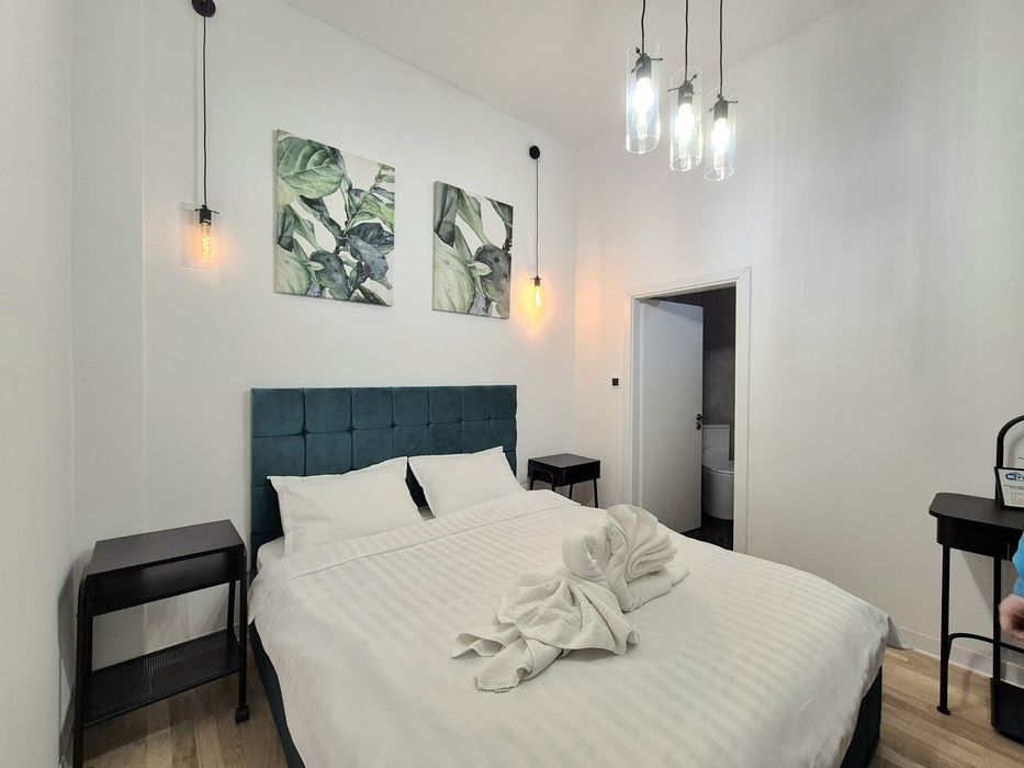 Vând paturi 160x200 cu saltea