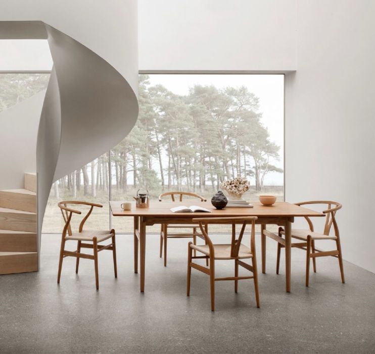 Стол от индонезийска Суара