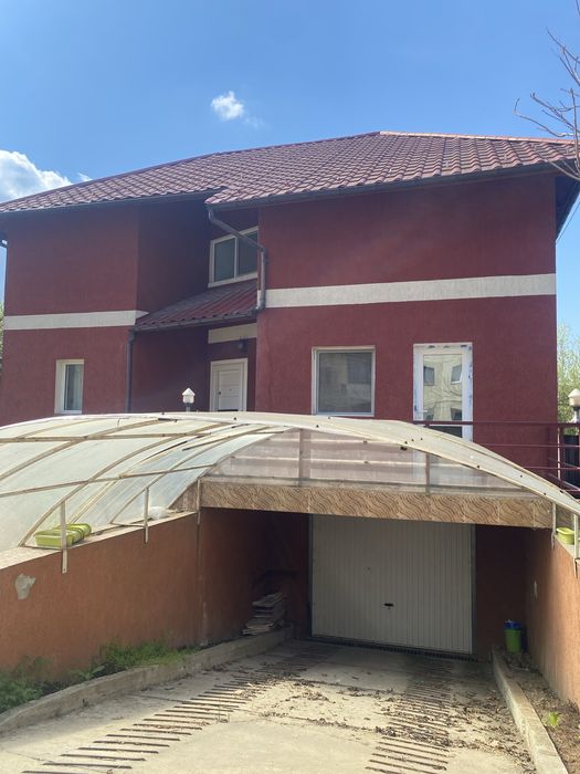 De inchiriat/vanzare casă spațioasă: ideală pentru locuință sau activități comerciale