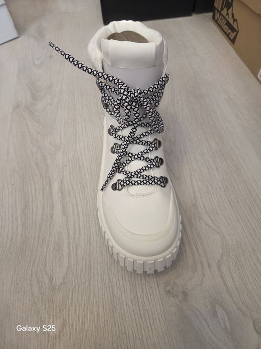 Чисто нови боти!
GUESS-38 номер , 100 лв.
 Tommy Hilfiger-39 номер , 1