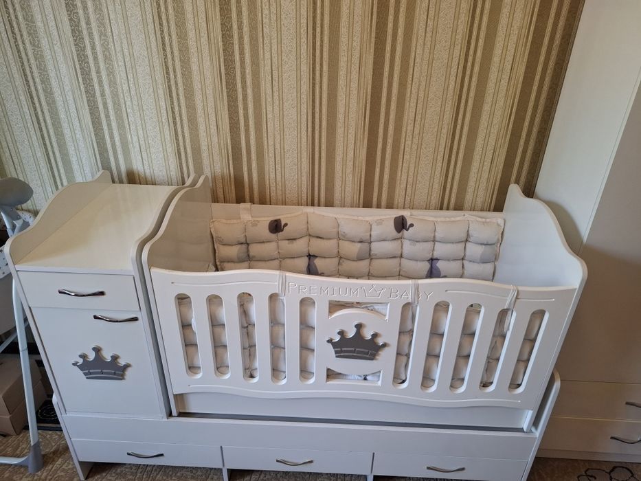 Детская кровать со шкафом.