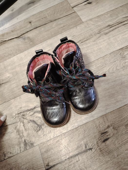 Продам весенние ботинки