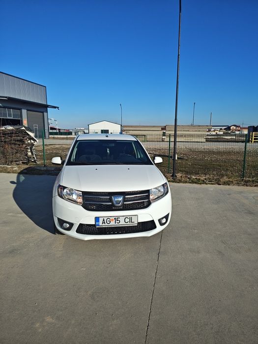 Vând Dacia Logan