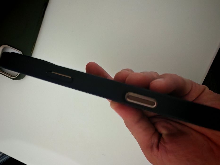 Продам чехолы на iPhone 16 Pro Max