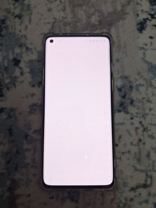 OnePlus 8 128/8 в среднем состоянии