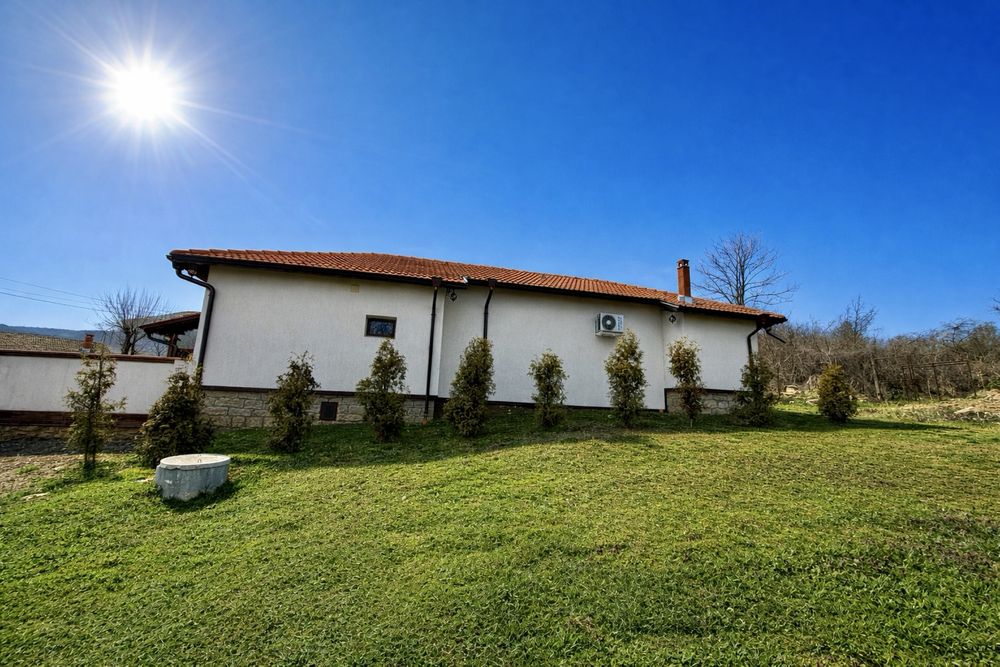 Реновирана къща - гр. Каспичан, кв. Калугерица