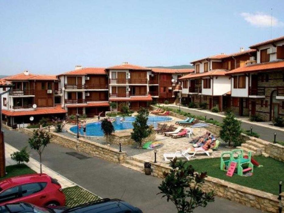 Просторен тристаен апартамент в к-с „Sunny House“, Ниска такса