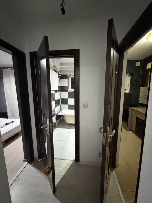 Închiriez apartament| 3 camere| zona Berceni, cu loc de parcare.