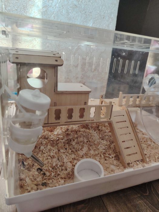 Продам клетку для хомяков.