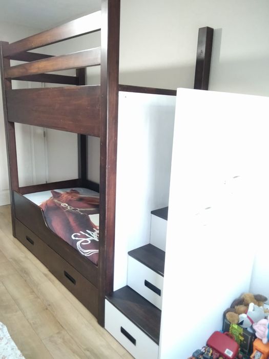 Pat etajat cu sertare din lemn