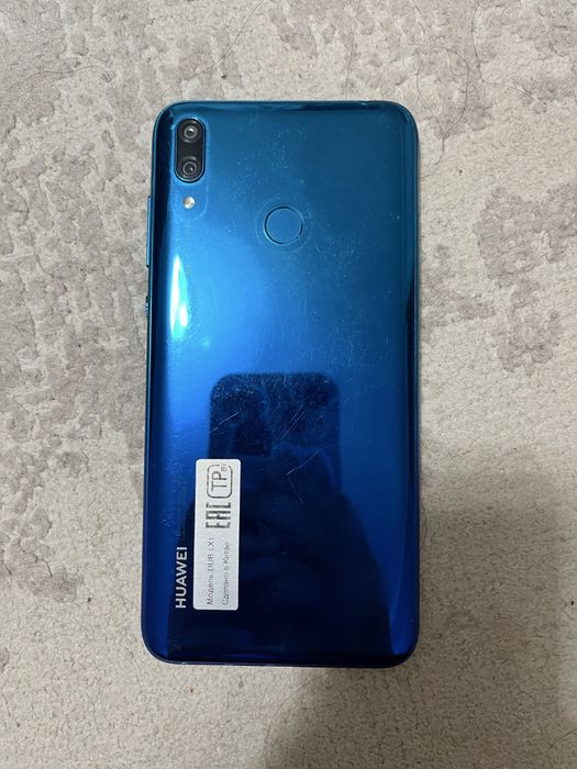 продается смартфон HUAWEI Y7 2019
