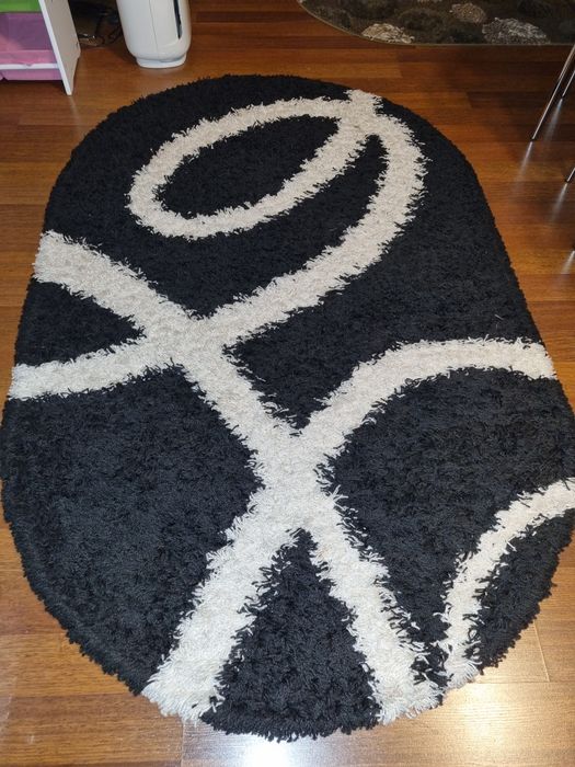 covor 1.25 m / 2m alb cu negru