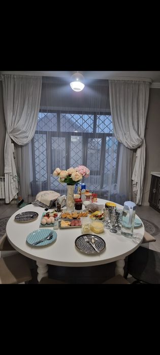 Продаются круглые столы без стульев