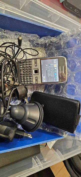 Телефон Nokia E72