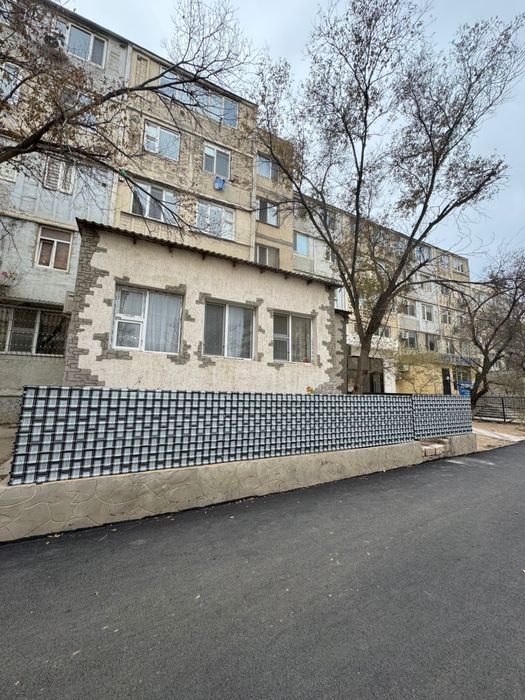 Продается квартира в 13-45 . Можно под комерцию.