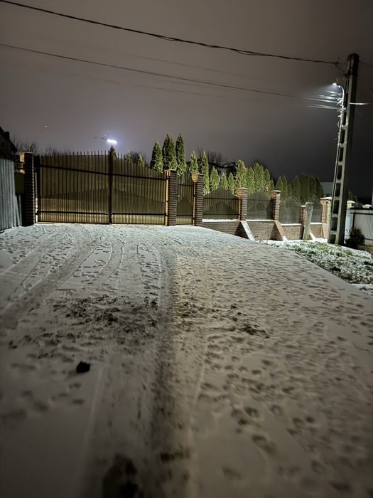 Casa de vanzare cu garaj incorporat sau schimb cu apartament cu 2 cam