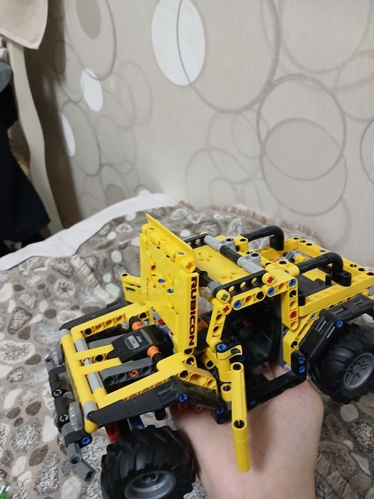 Лего машина (собранная)