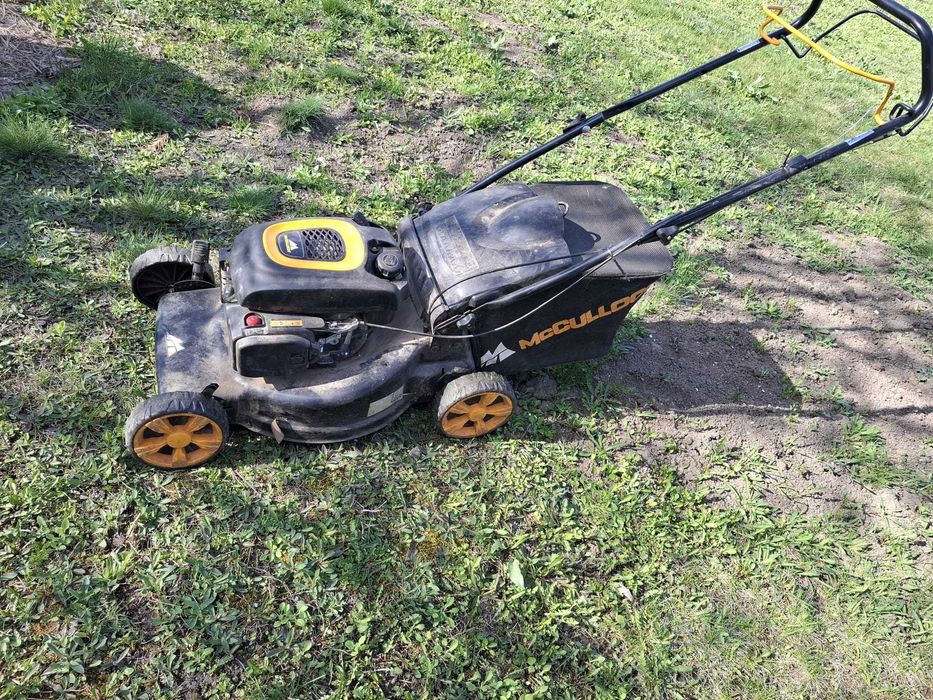 Vand masina tuns iarba McCulloch cu tractiune