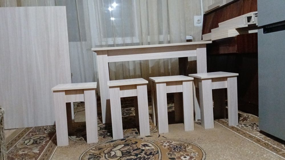Продам кух стол и табуретки