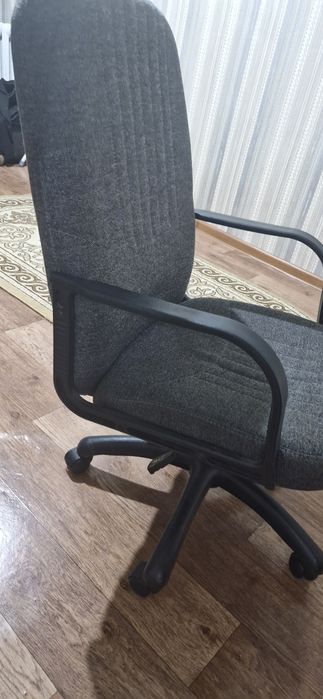 Продам кресло офисное