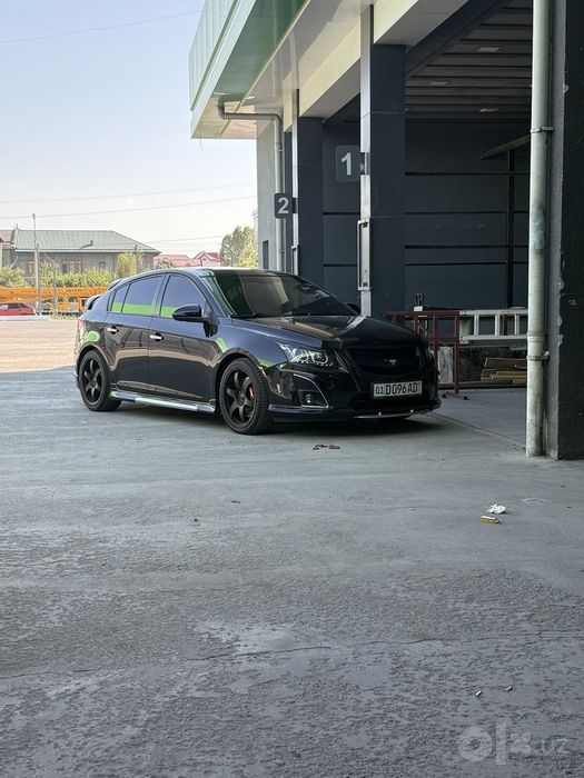 Продам Chevrolet Cruze хетчбек турбо.