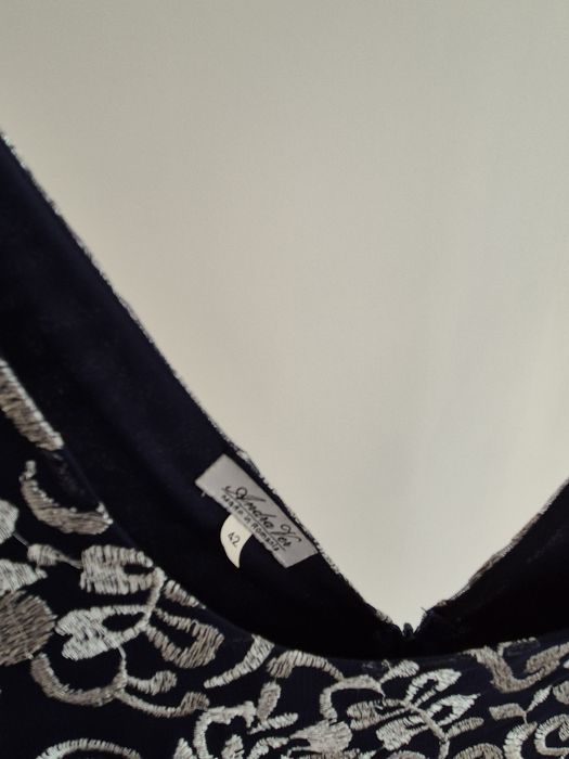 Rochie de ocazie bleumarin  cu aplicații argintii impecabila mărime M/