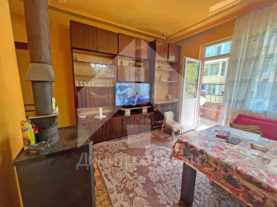 Продава апартамент 111 м2 в тухлена жилищна кооперация център.