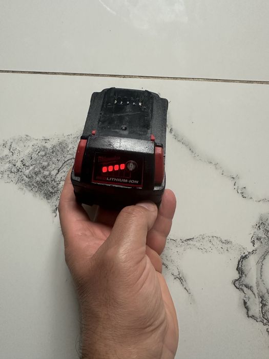 Vand baterie milwakee M18 4 amp