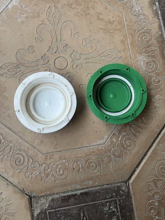 Крышки от канистры 50 тг