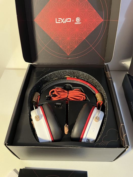 Гейминг слушалки Lexip - Assassin's Creed Shadows, безжични със стойка