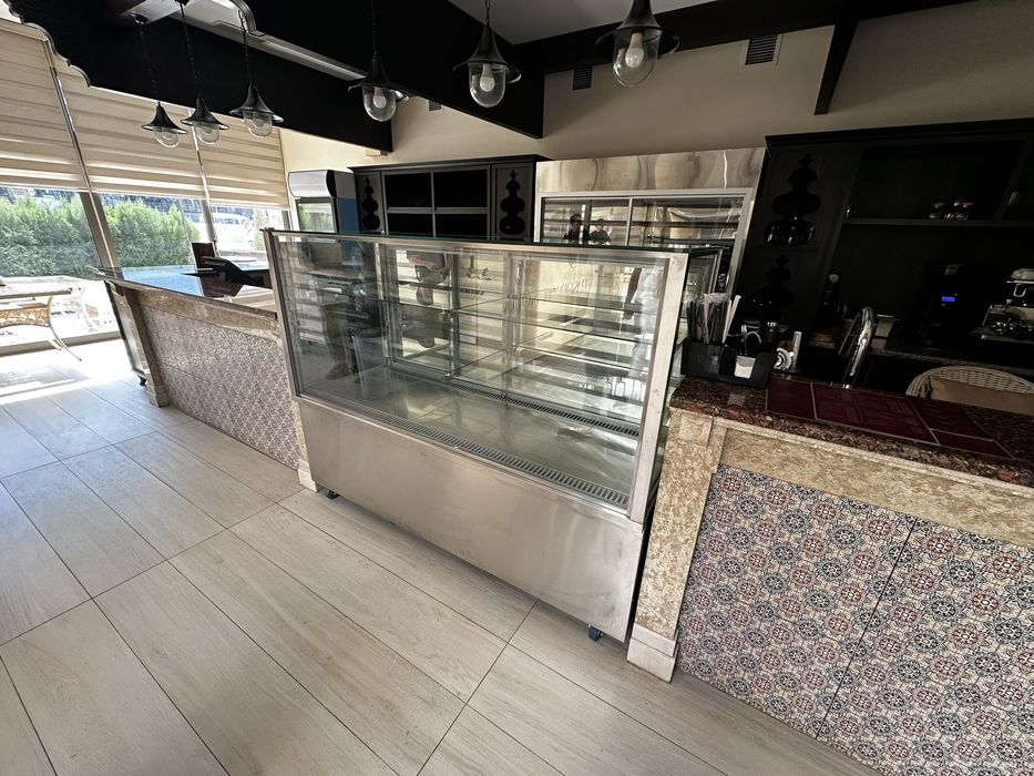 Витриной холодильник