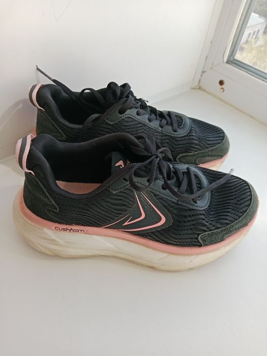 Продам кроссовки