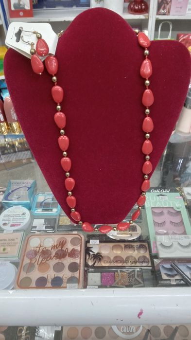 Продам набор  серьги и бусы