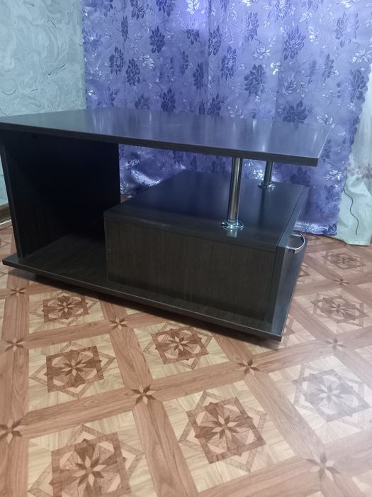 Продам журнальный столик 13000т