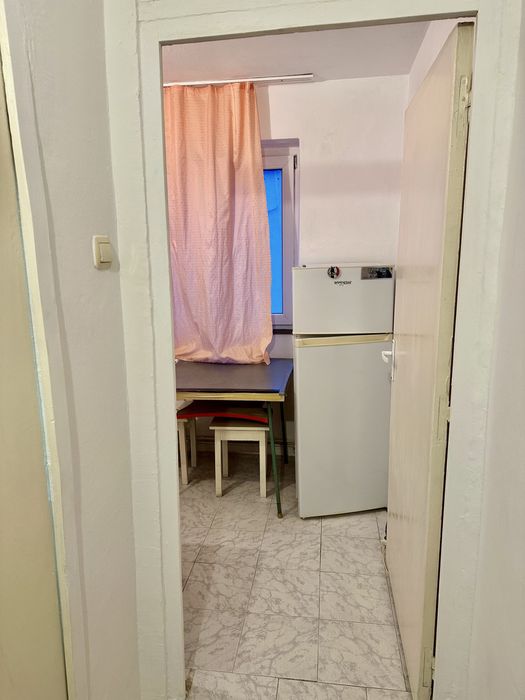 Inchiriez garsoniera, Gradiste