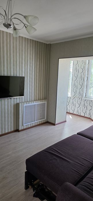 Продаю однокомнотную кв, в центре города, второй этаж , напротив акима – další