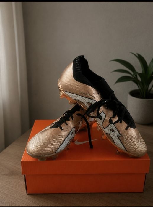 Ptadayotsa Butsi Nike