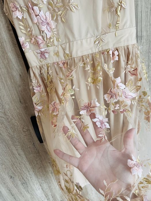 Официална рокля с бродерия