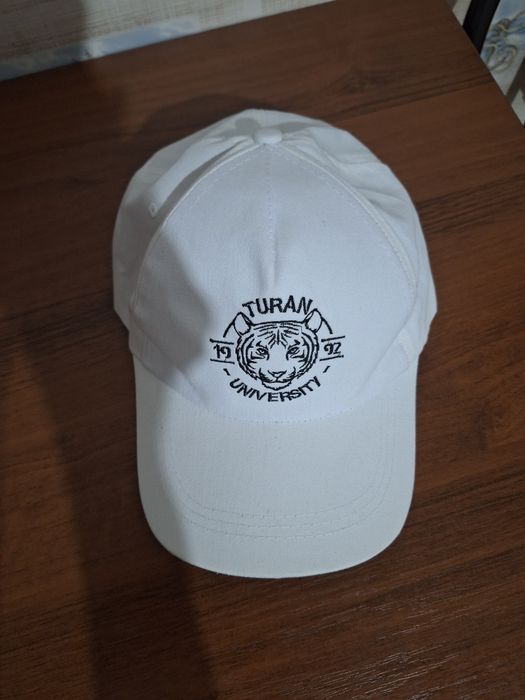 Бейсболка от университета Туран