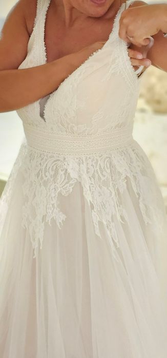 Vand sau inchiriez rochie mireasa noua marimea sm