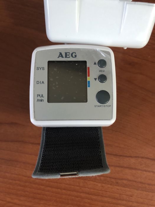 Tensiometru alb AEG