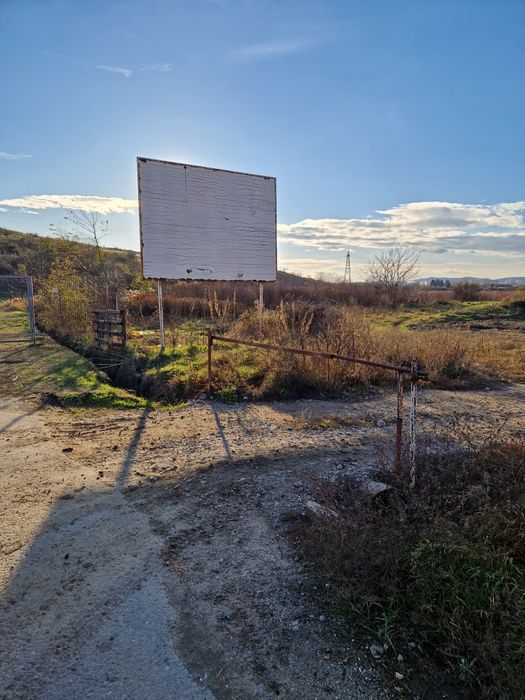 Vind teren intravilan în Riureni str Oltului nr 38.